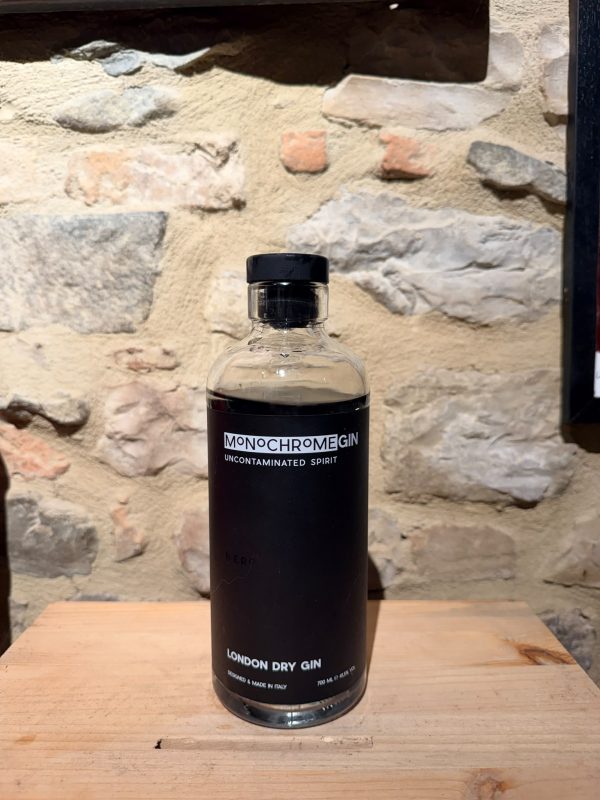 Monochrome Gin Nero (London Dry Gin)